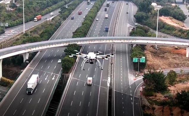 高速交警采用千里眼無人機空地一體執法(圖1)